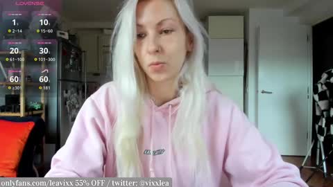 LeaVixx online show from December 15, 2025, 11:03 am