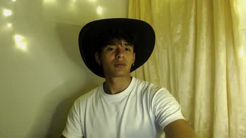 Snapshot of lewis_ly chatting on January 9, 2026, 4:10 pm i am lewis ly EDUARDO MEMDOZA15 online show from January 9, 2026, 4:10 pm