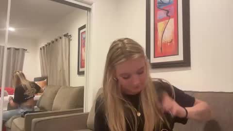 lexisRose online show from December 8, 2024, 12:18 am