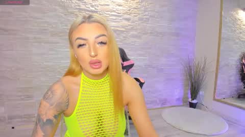 Snapshot of lexi_blazee chatting on October 14, 2025, 4:24 am Lexi online show from October 14, 2025, 4:24 am