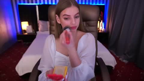 lexi_si online show from February 28, 2025, 7:58 am