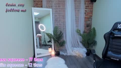 Vicki online show from December 17, 2024, 2:55 pm