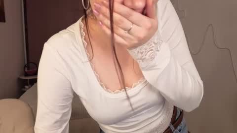 Vicki online show from December 14, 2025, 5:40 pm