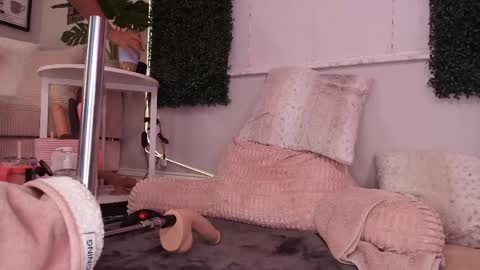 Lexi Smith online show from April 15, 2026, 10:22 am