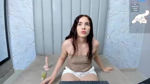LexiCutee online show from June 10, 2026, 3:44 pm