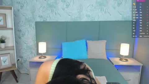 Lexie Thompson  online show from October 3, 2025, 12:02 pm