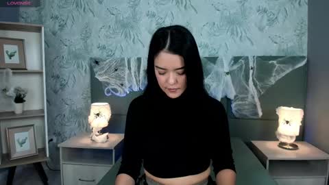 Lexie Thompson  online show from October 17, 2025, 12:19 pm