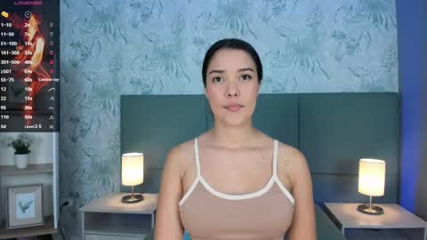 Lexie Thompson  online show from October 23, 2025, 12:04 pm