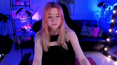 Snapshot of lexiwenford chatting on December 2, 2024, 2:53 am Lexi Wenford NO NUDE GODDESS online show from December 2, 2024, 2:53 am