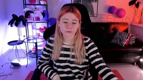 Snapshot of lexiwenford chatting on December 10, 2024, 6:22 am Lexi Wenford NO NUDE GODDESS online show from December 10, 2024, 6:22 am