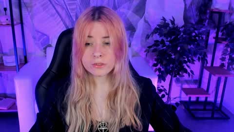Snapshot of lexiwenford chatting on December 14, 2024, 6:02 am Lexi Wenford NO NUDE GODDESS online show from December 14, 2024, 6:02 am