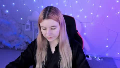Snapshot of lexiwenford chatting on December 17, 2024, 4:01 am Lexi Wenford NO NUDE GODDESS online show from December 17, 2024, 4:01 am