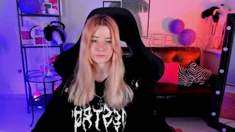 Snapshot of lexiwenford chatting on December 19, 2024, 2:56 am Lexi Wenford NO NUDE GODDESS online show from December 19, 2024, 2:56 am