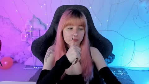 Snapshot of lexiwenford chatting on February 4, 2025, 5:53 am Lexi Wenford NO NUDE GODDESS online show from February 4, 2025, 5:53 am