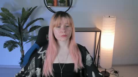 Snapshot of lexiwenford chatting on February 21, 2025, 6:18 am Lexi Wenford NO NUDE GODDESS online show from February 21, 2025, 6:18 am