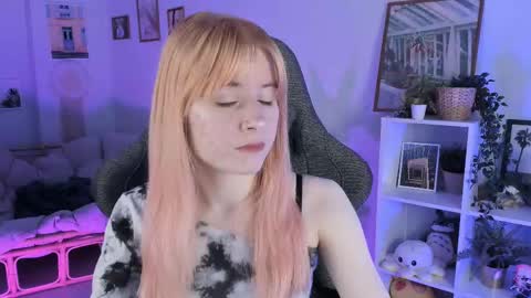 Snapshot of lexiwenford chatting on March 4, 2025, 5:42 am Lexi Wenford NO NUDE GODDESS online show from March 4, 2025, 5:42 am
