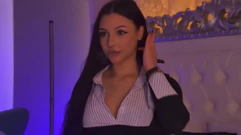 LexyBanks online show from February 4, 2026, 8:42 am