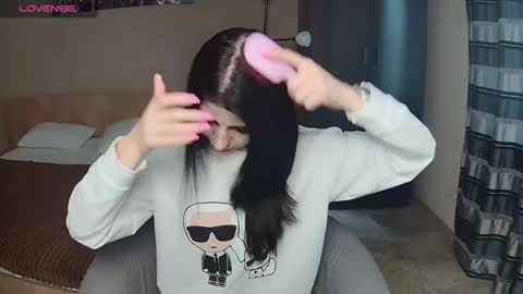 lexyswett online show from March 10, 2025, 1:43 pm