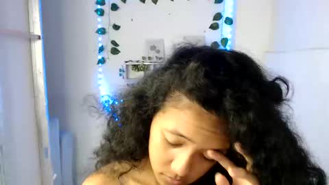 lolita online show from December 4, 2024, 1:42 pm