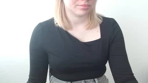 Leyla online show from March 3, 2026, 8:09 am