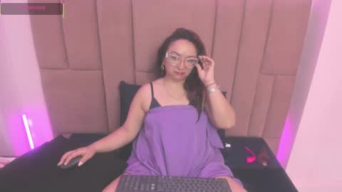 Leyla smithh online show from September 15, 2025, 12:49 pm