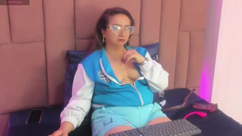 Leyla smithh online show from September 18, 2025, 12:29 pm
