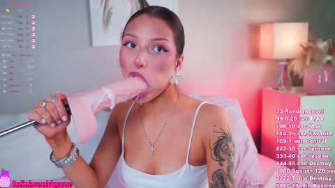 Sofa 3 online show from September 25, 2025, 7:17 pm