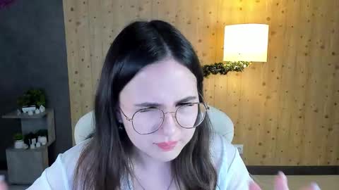 leylamirage online show from February 2, 2026, 9:30 am