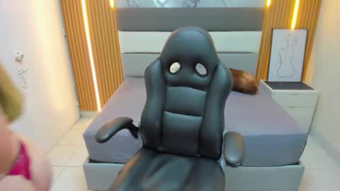   online show from September 30, 2025, 12:54 pm