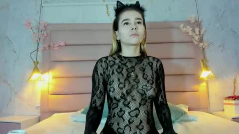 LEZY online show from September 28, 2025, 7:30 pm