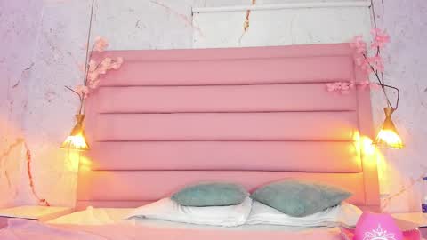 LEZY online show from October 5, 2025, 7:34 pm