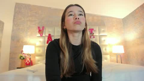 Snapshot of lezy_ chatting on February 16, 2026, 7:32 pm LEZY online show from February 16, 2026, 7:32 pm