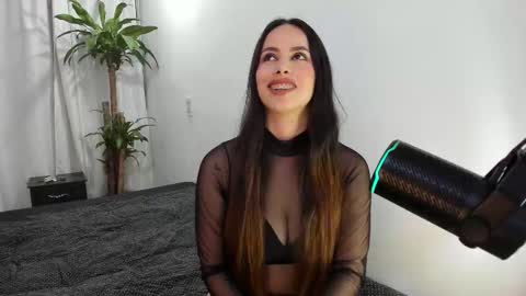 Snapshot of lia_and_felipe chatting on February 12, 2026, 11:22 pm Lia y Felipe -- online show from February 12, 2026, 11:22 pm