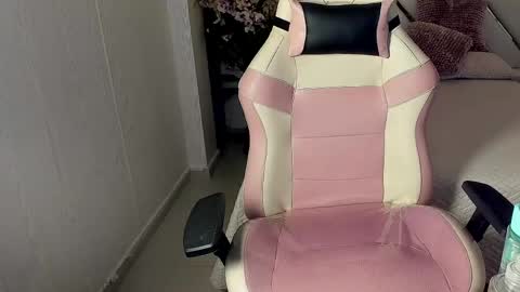 Lia  online show from April 14, 2026, 12:11 pm