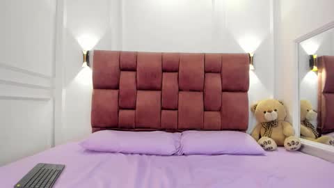 Lia online show from January 4, 2025, 4:33 am