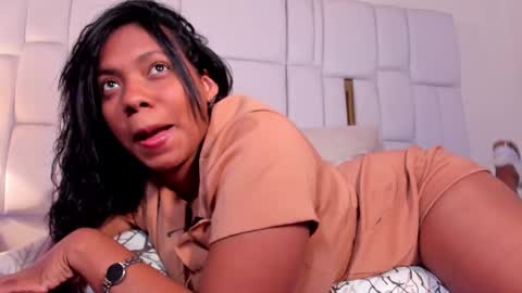 lia_mariana online show from February 13, 2025, 8:13 pm