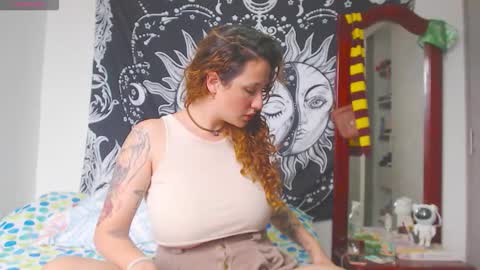 Lia Monroe online show from December 22, 2025, 5:21 pm