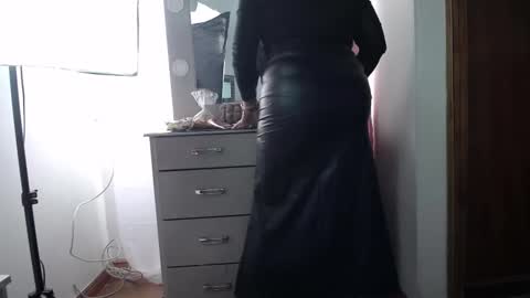 Lia Taylor online show from September 18, 2025, 12:18 pm