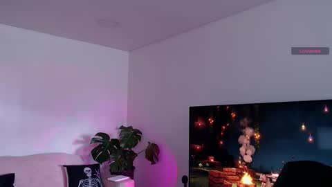 Liaa  online show from September 14, 2025, 3:00 pm