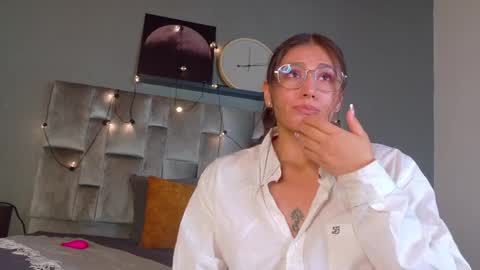 L I A   online show from May 16, 2026, 10:36 am