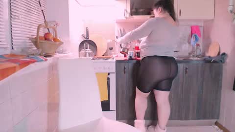 miss Lia  colection for travel online show from December 15, 2024, 11:42 pm