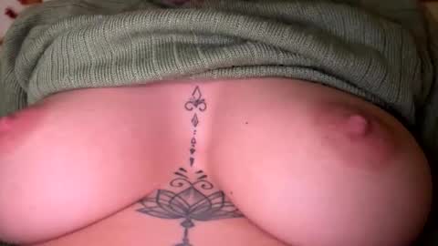 Lia online show from April 9, 2026, 6:02 pm