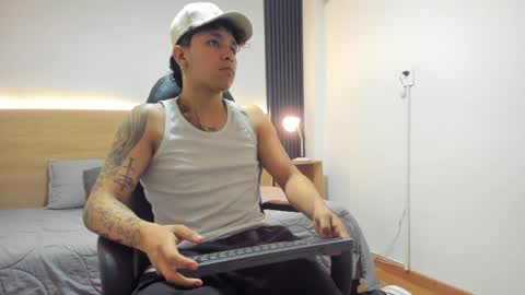 liam__fox online show from June 7, 2026, 3:32 am