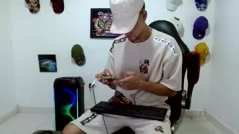 Snapshot of liam_andres12 chatting on May 25, 2026, 10:16 pm Andres online show from May 25, 2026, 10:16 pm