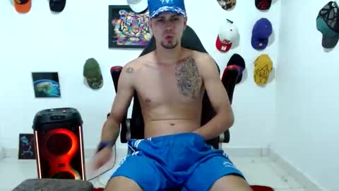 Snapshot of liam_andres12 chatting on May 29, 2026, 10:52 pm Andres online show from May 29, 2026, 10:52 pm