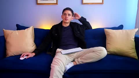 Liam online show from December 9, 2024, 6:03 pm