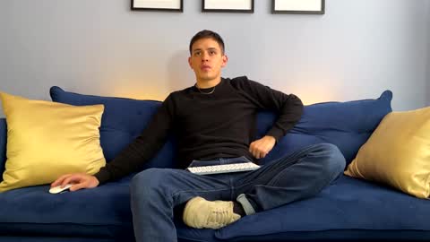 Liam online show from January 24, 2025, 3:55 pm