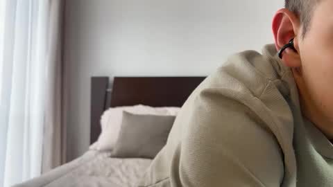 Liam online show from September 28, 2025, 2:11 pm