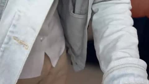 Liam online show from November 30, 2025, 4:44 pm