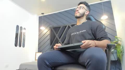 LIAM KLEIN online show from September 29, 2025, 11:26 am